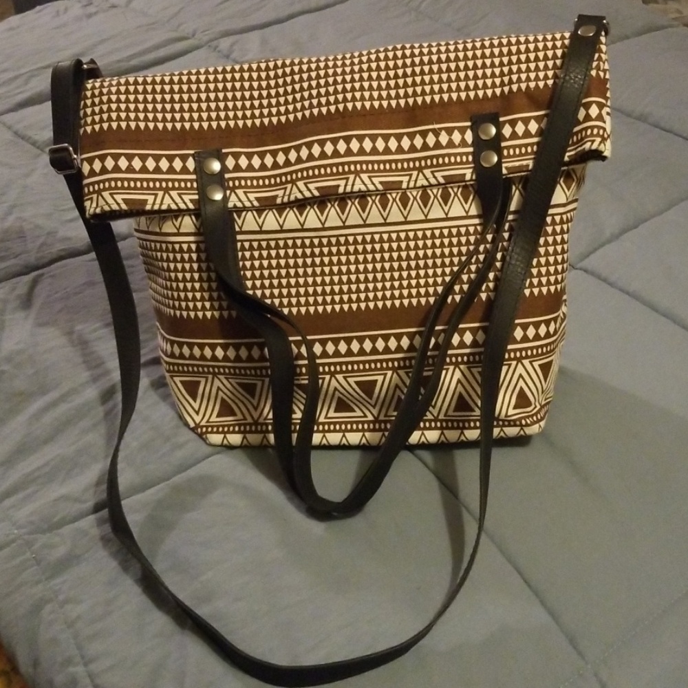 Shoulder bag (native print)